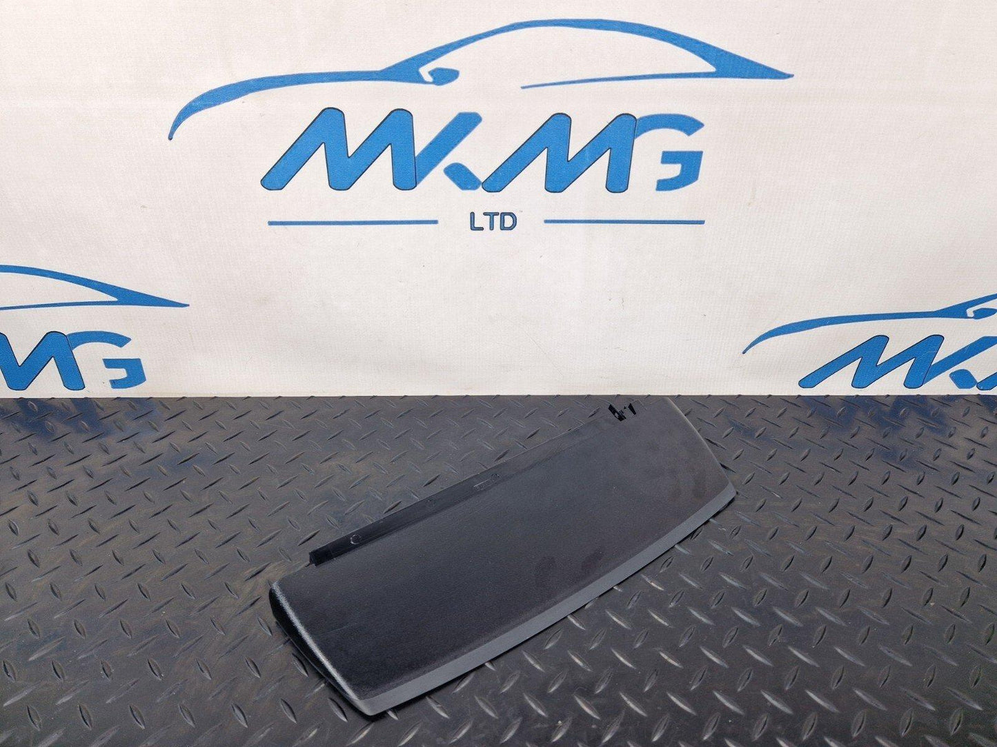 16-19 AUDI A4 B9 GENUINE OEM THIRD 3RD BRAKE LIGHT MIDDLE CENTRE TOP 8W5945097