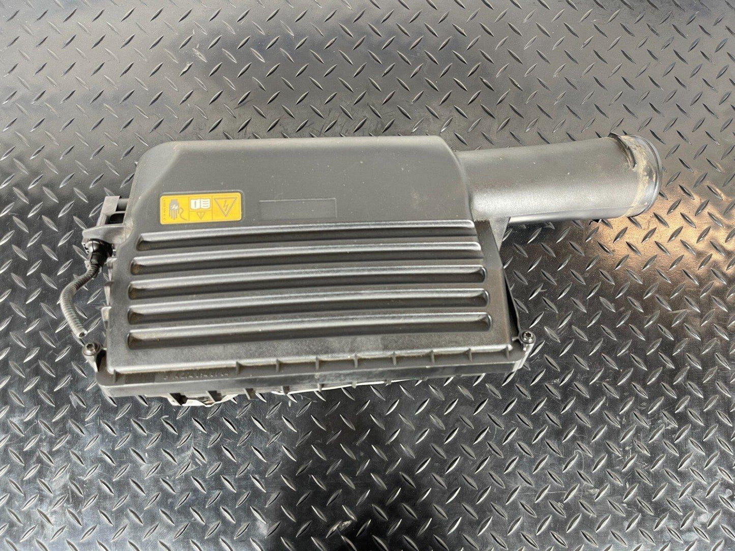 14-21 MERCEDES BENZ C350e W205 GENUINE PETROL AIR FILTER BOX AIRBOX A2740901701