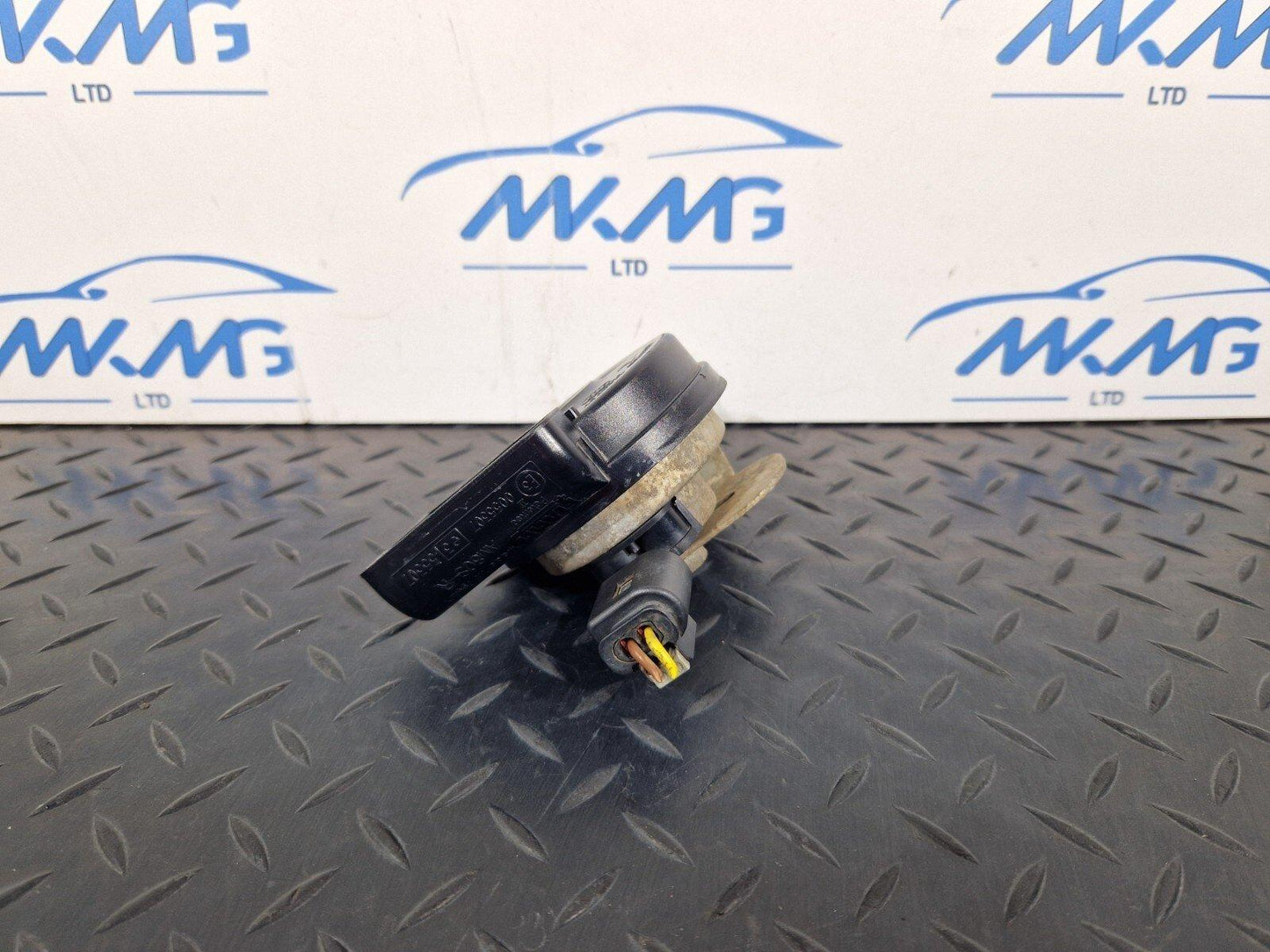 14-21 MERCEDES BENZ C200d W205 GENUINE FRONT LEFT N/S HORN SIGNAL A2055420920
