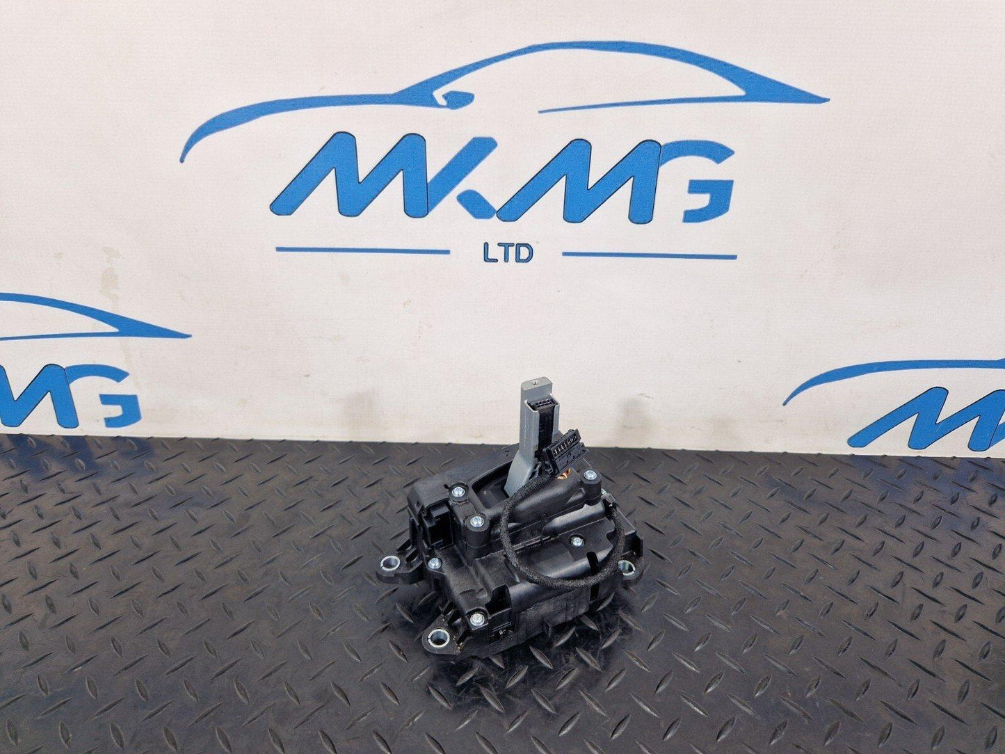 16-19 AUDI A4 B9 GENUINE GEAR SHIFT MECHANISM 8W2713041E