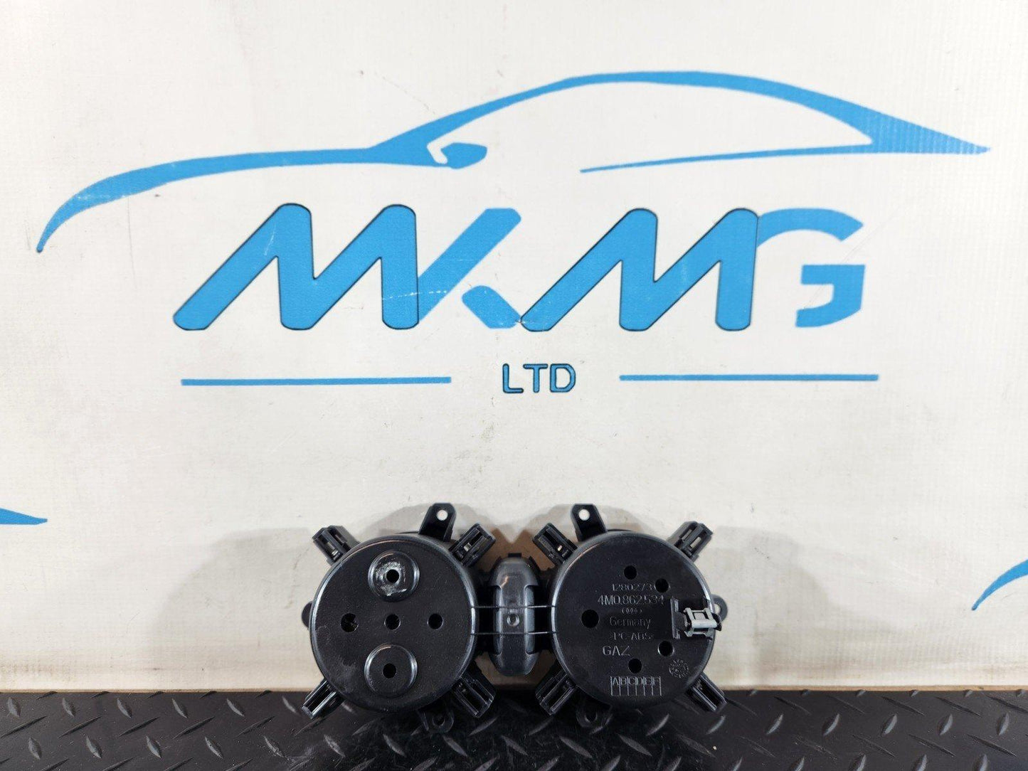 16-20 AUDI Q7 4M GENUINE OEM FRONT CENTER CONSOLE CUP HOLDER 4M0862534