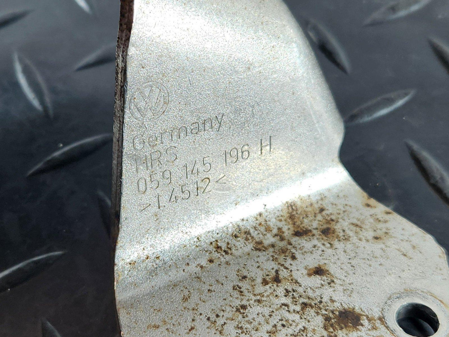 16-20 AUDI Q7 4M GENUINE TURBOCHARGER BRACKET MOUNT HOLDER 059145196H