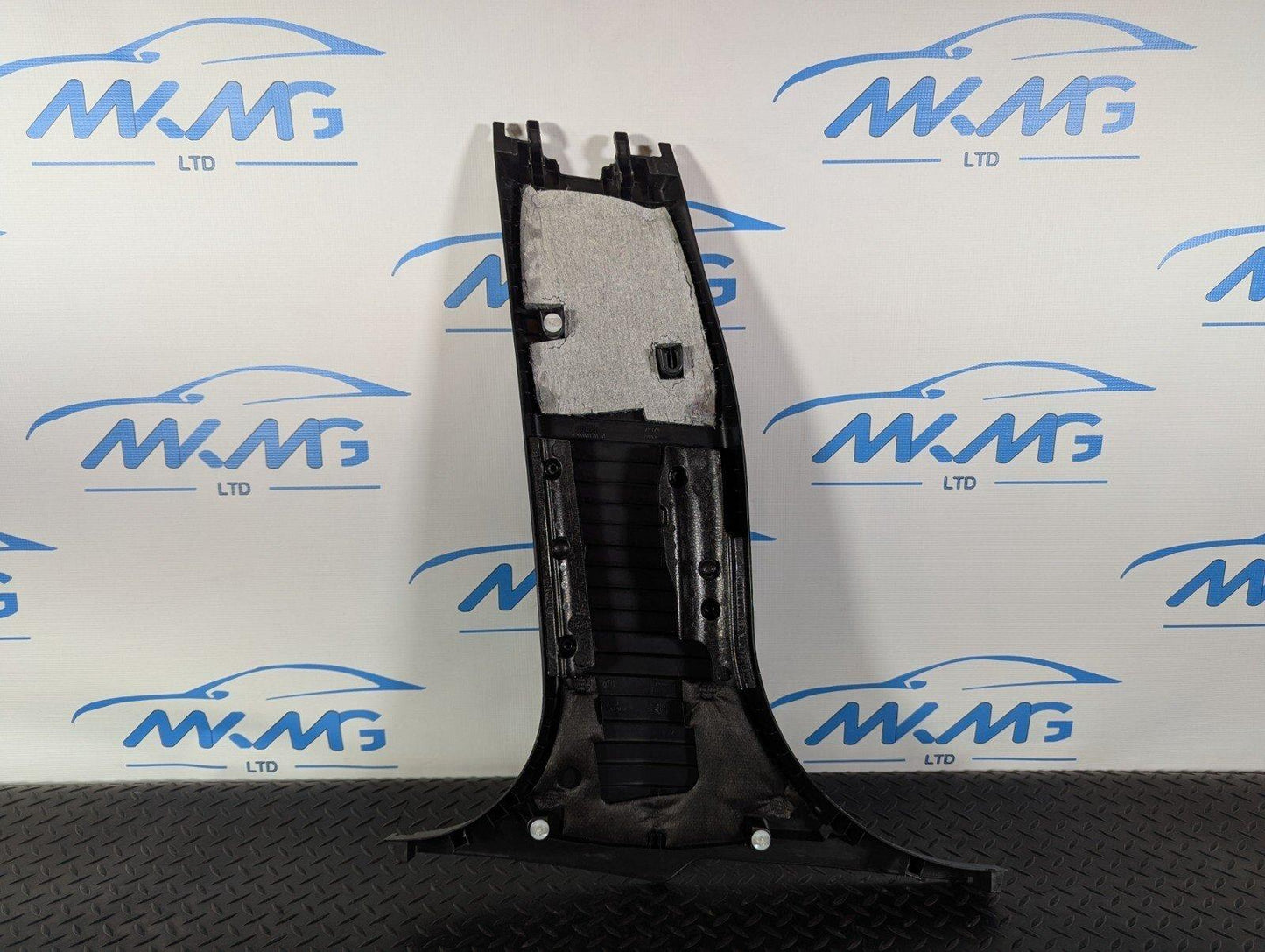 16-22 BMW X1 F48  DRIVERS SIDE INNER LOWER B PILLAR COVER TRIM PANEL 7332818