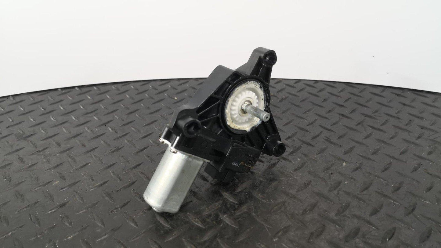 MERCEDES BENZ A CLASS W176 GENUINE FRONT WINDOW REGULATOR MOTOR 968740100