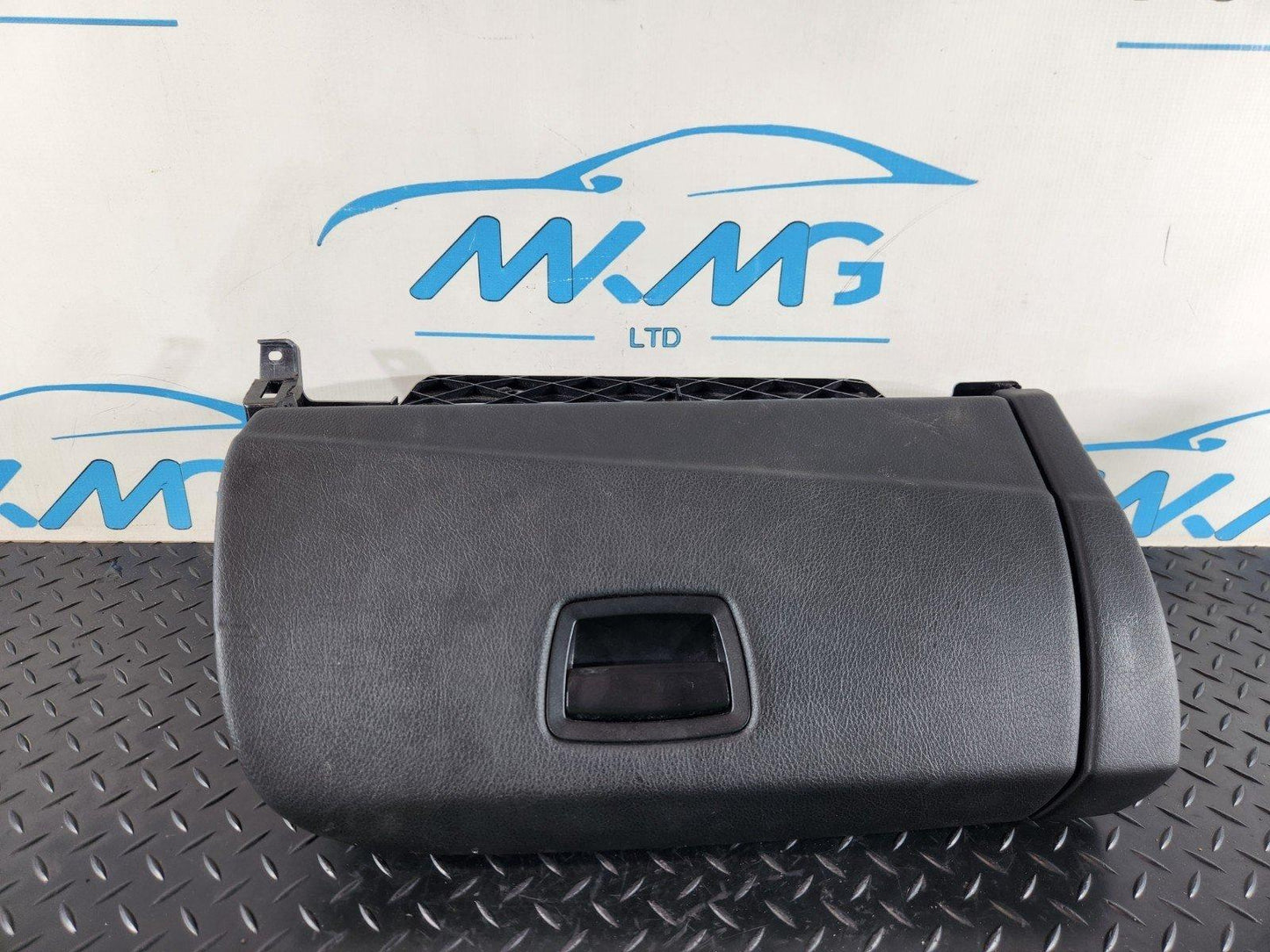 11-18 BMW 6 SERIES F13 GENUINE DASHBOARD GLOVE BOX STORAGE 9197573