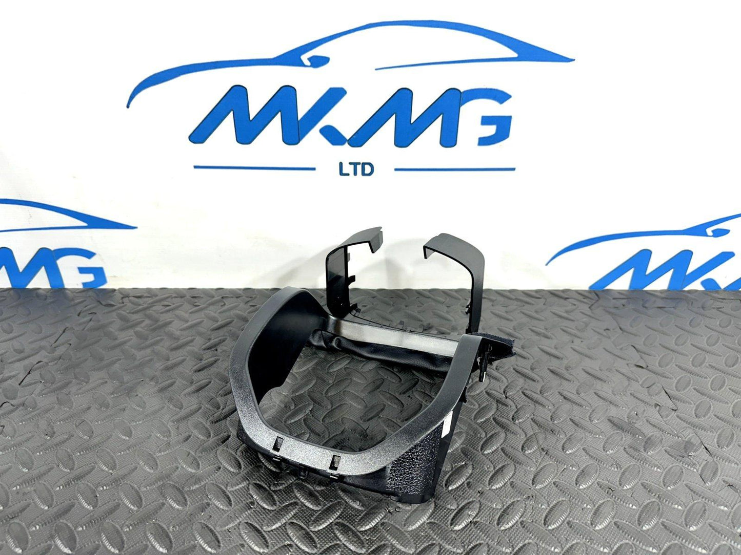 14-21 MERCEDES BENZ GENUINE STEERING COLUMN SURROUND TRIM COVER A20568015079051