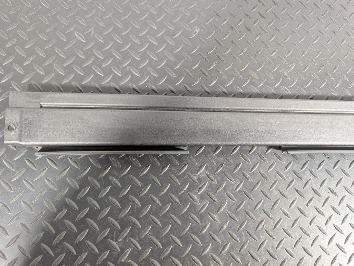 11-19 MERCEDES BENZ ML W166 BOOT FLOOR RAIL TRIM COVER  LEFT SIDE A1666841131
