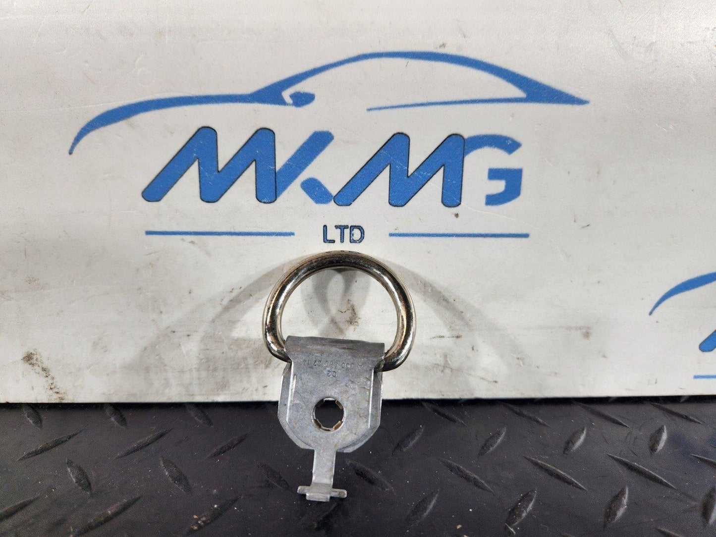 16-19 MERCEDES BENZ GLE W166 BOOT FLOOR LUGGAGE TIE DOWN HOOK X4 A0008603714