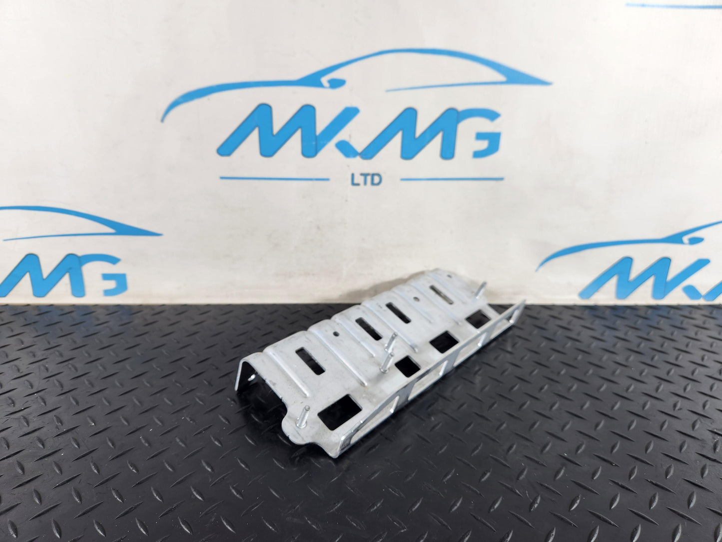 12-18 Land Rover Range Rover Evoque L538 Fuse Box Support Bracket EJ32-14C445-AA