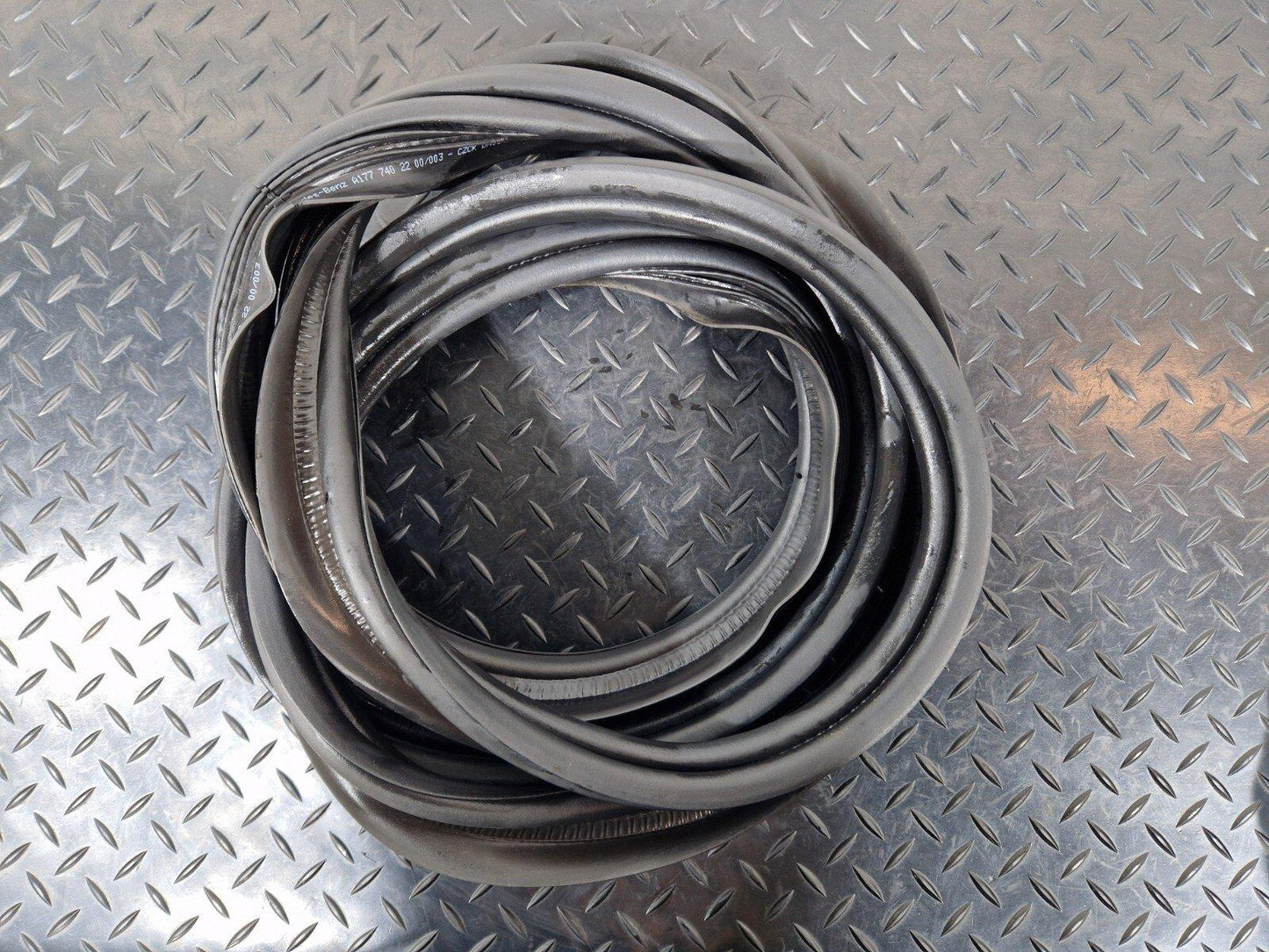 MERCEDES W177 A CLASS BOOT TRUNK LID TAILGATE RUBBER SEAL GASKET A1777402200