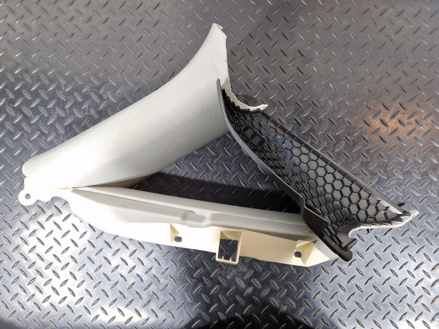 12-18 AUDI A6 C7 LEFT PASSENGER SIDE C-PILLAR TRIM PANEL 4G5867287