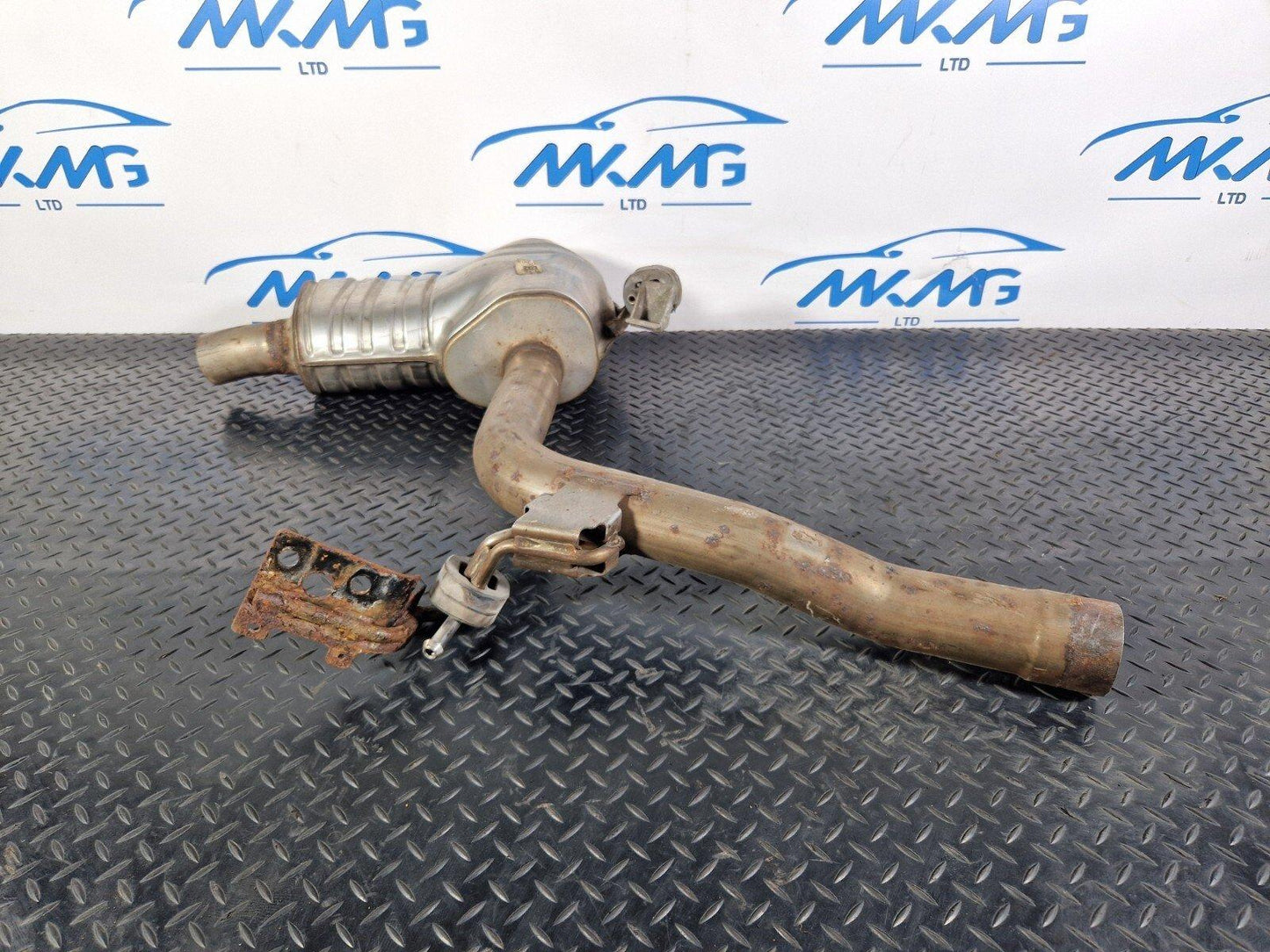 16-19 AUDI A4 B9 REAR EXHAUST BACK BOX 8W0253411K
