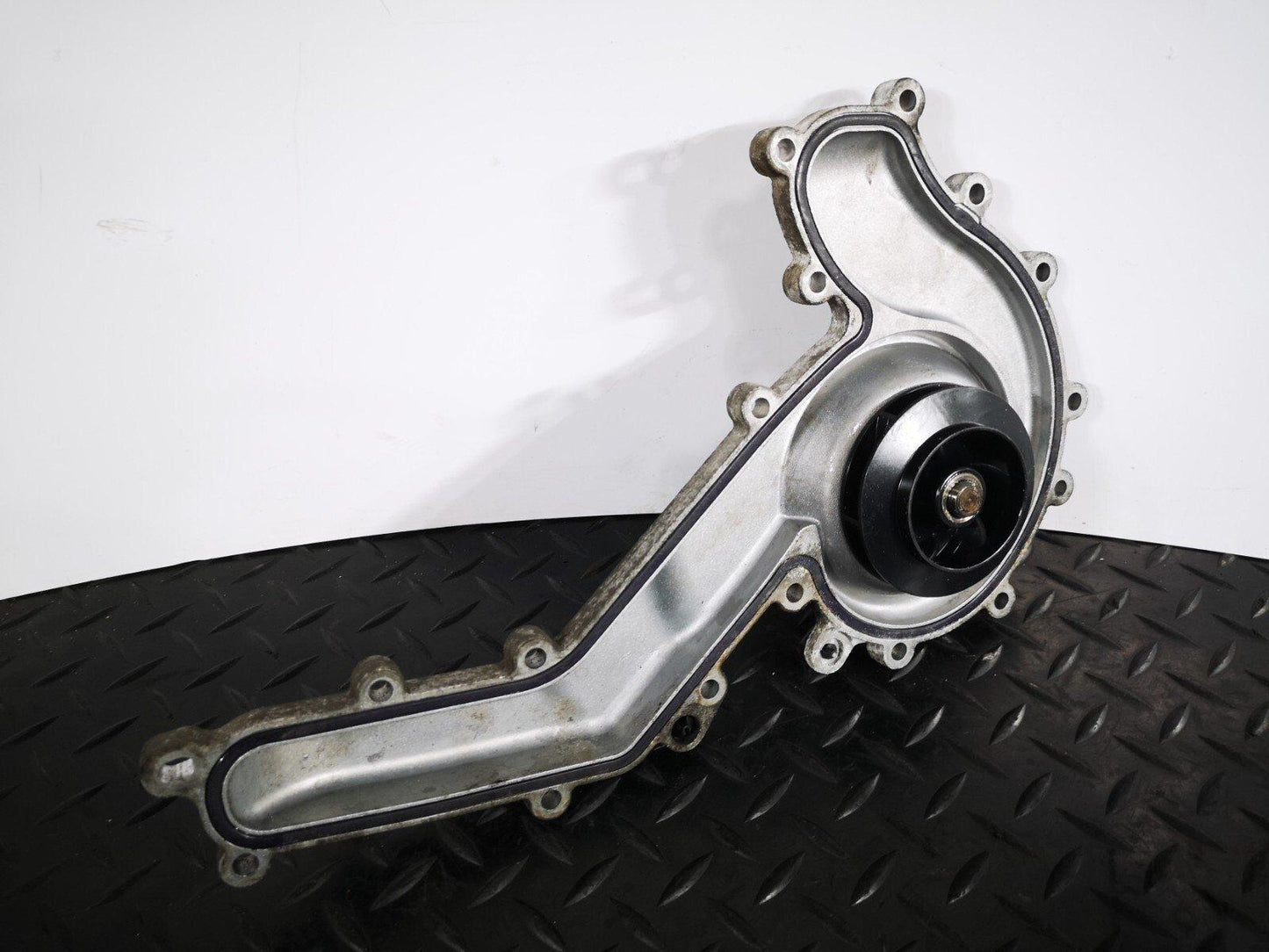 16-19 AUDI A4 B9 GENUINE V6 3.0TDI CSW ENGINE COOLING WATER PUMP  059121008M
