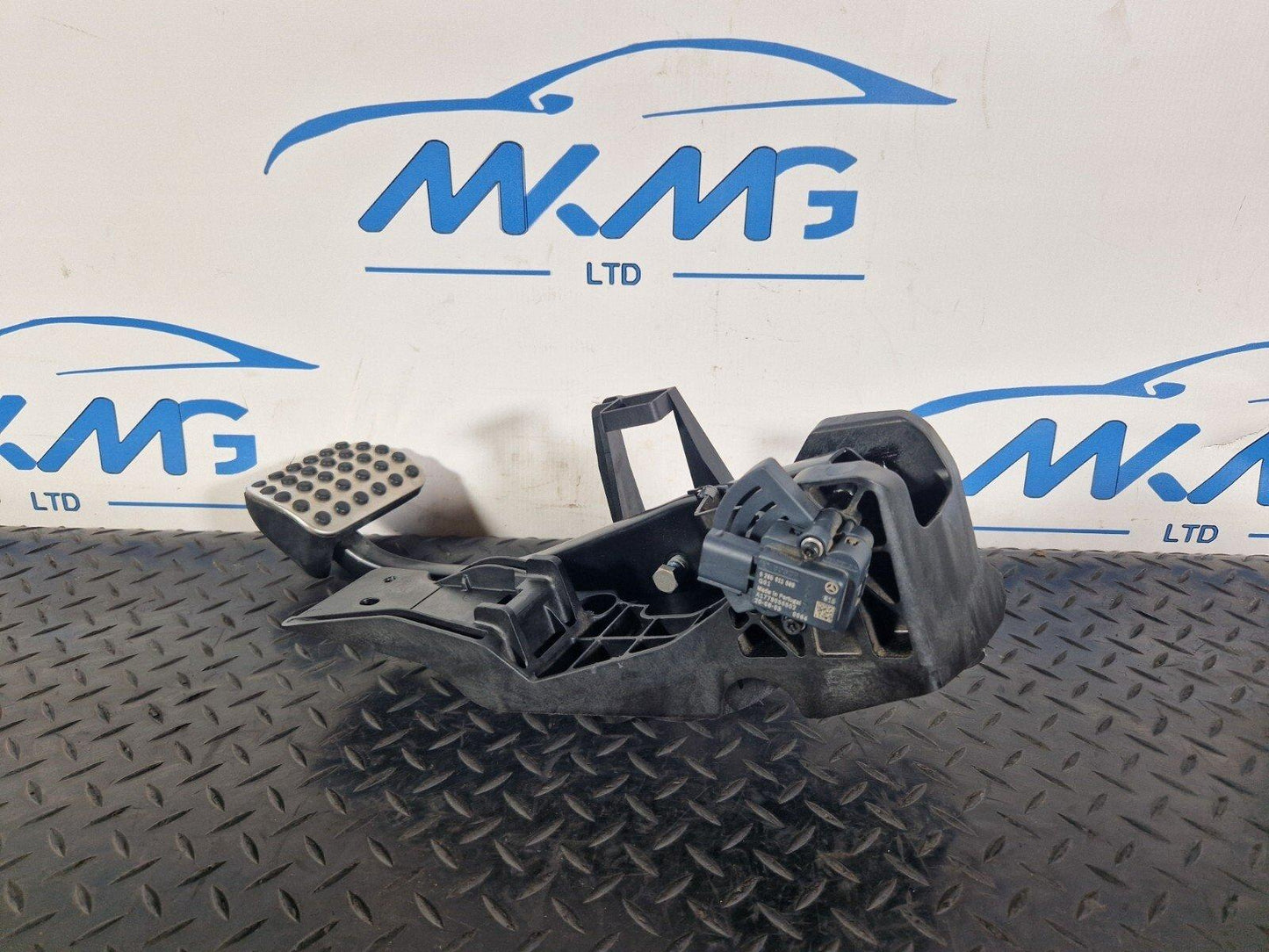 19-ON MERCEDES BENZ A CLASS EQ W177 ELECTRIC BRAKE PEDAL A2472903800
