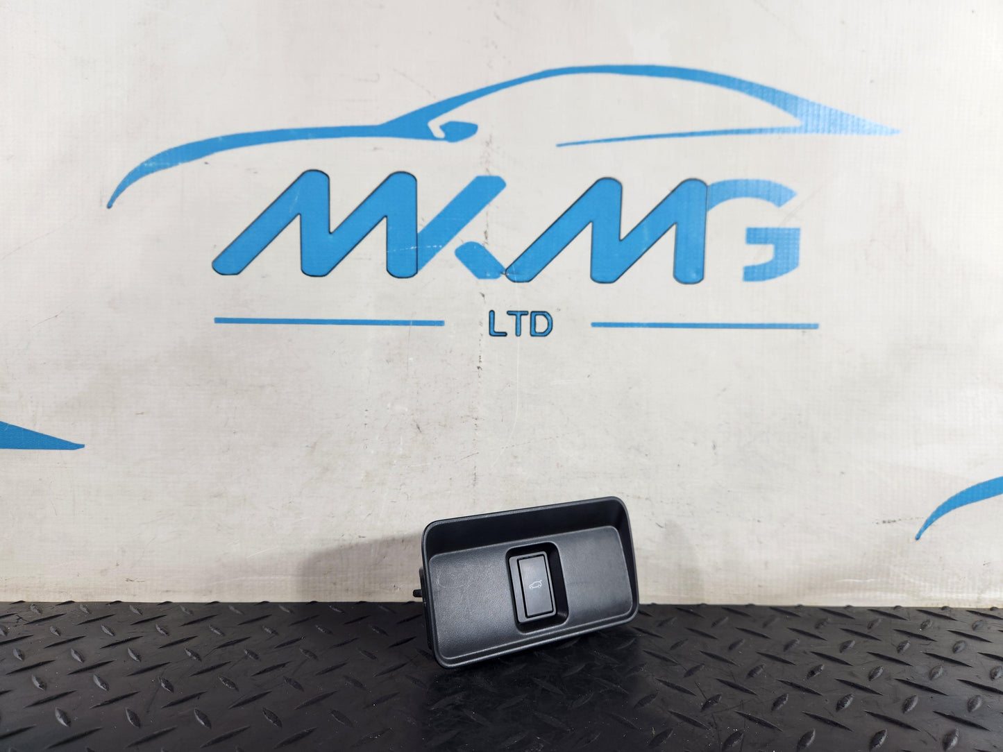 Land Rover Range Rover Evoque L551 SUV Boot Release Switch Button R8D2-044M90-A