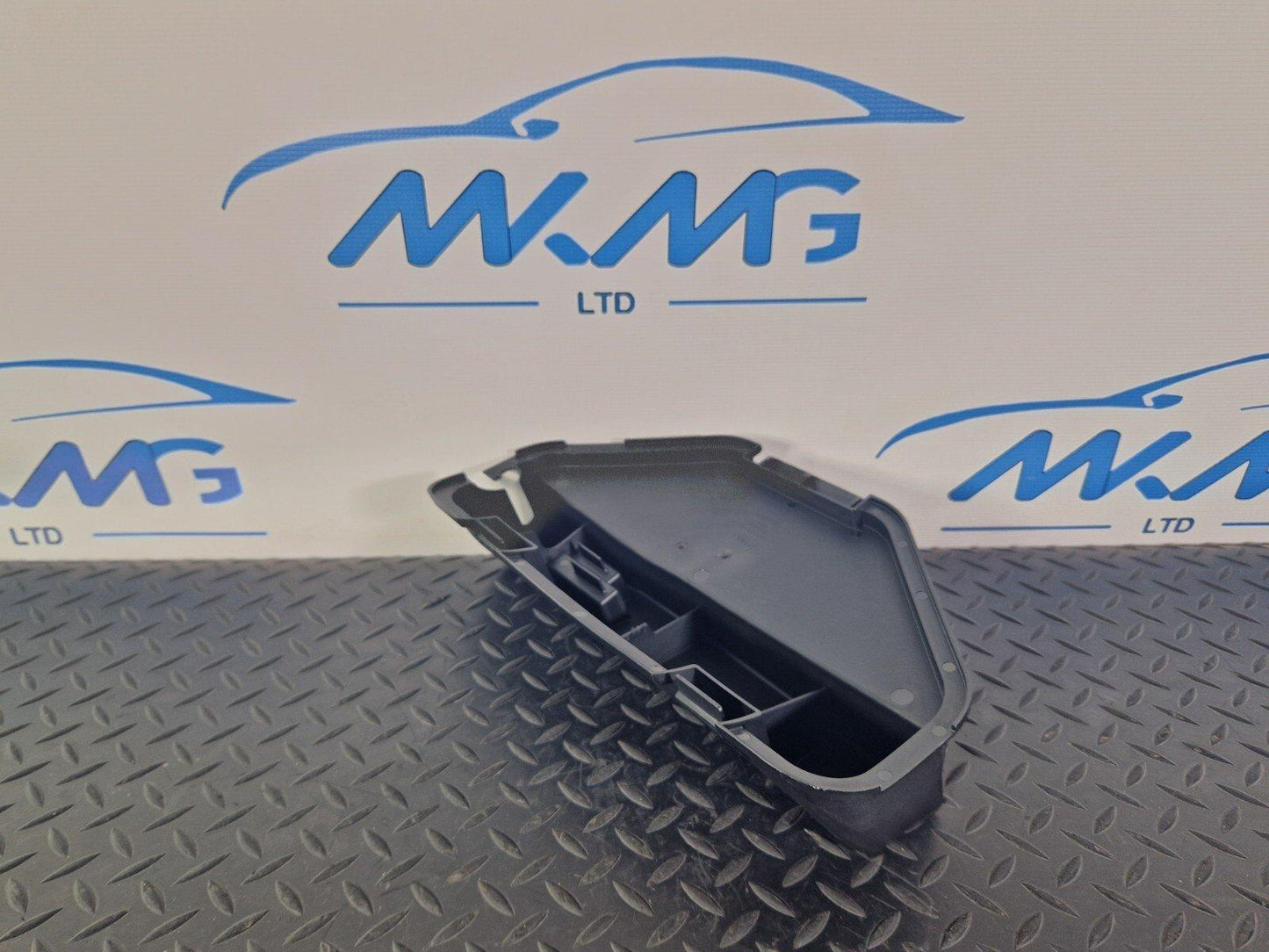 16-19 AUDI A4 B9 GENUINE OEM WARNING TRIANGLE MOUNT 8W5827569