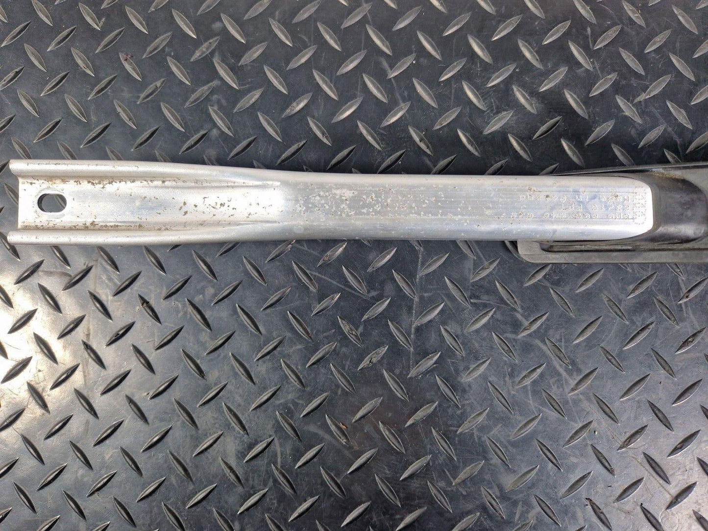 16-19 AUDI A4 B9 GENUINE FRONT RIGHT SUPPORT BRACKET BAR 8W0805646