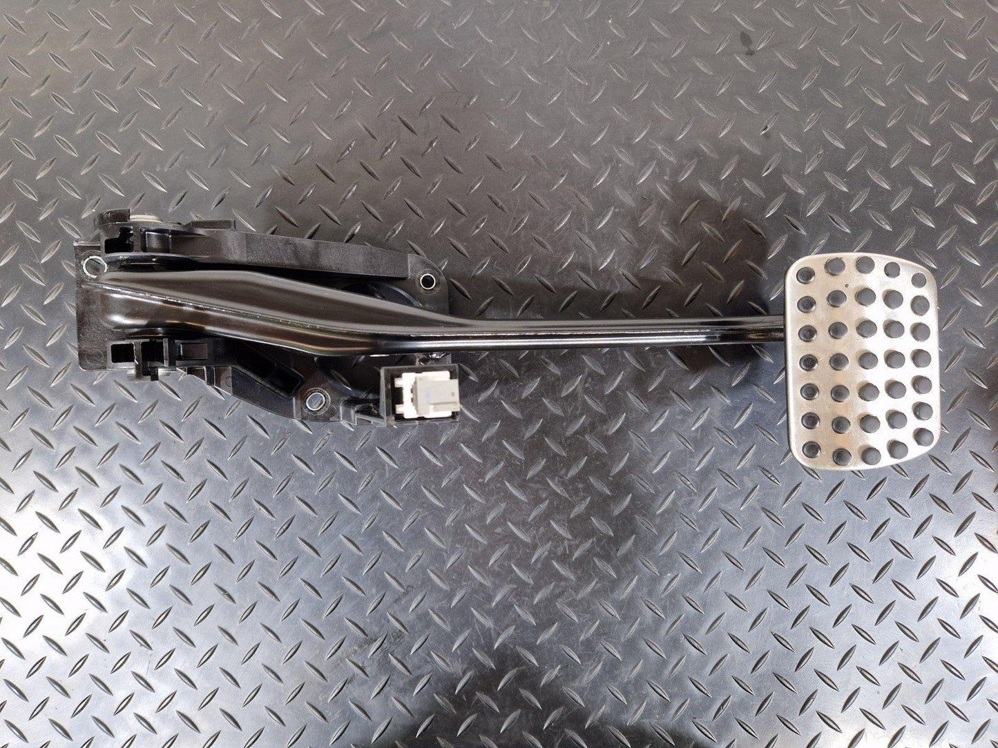 12-18 MERCEDES BENZ B-CLASS W246 GENUINE BRAKE PEDAL A2462920307
