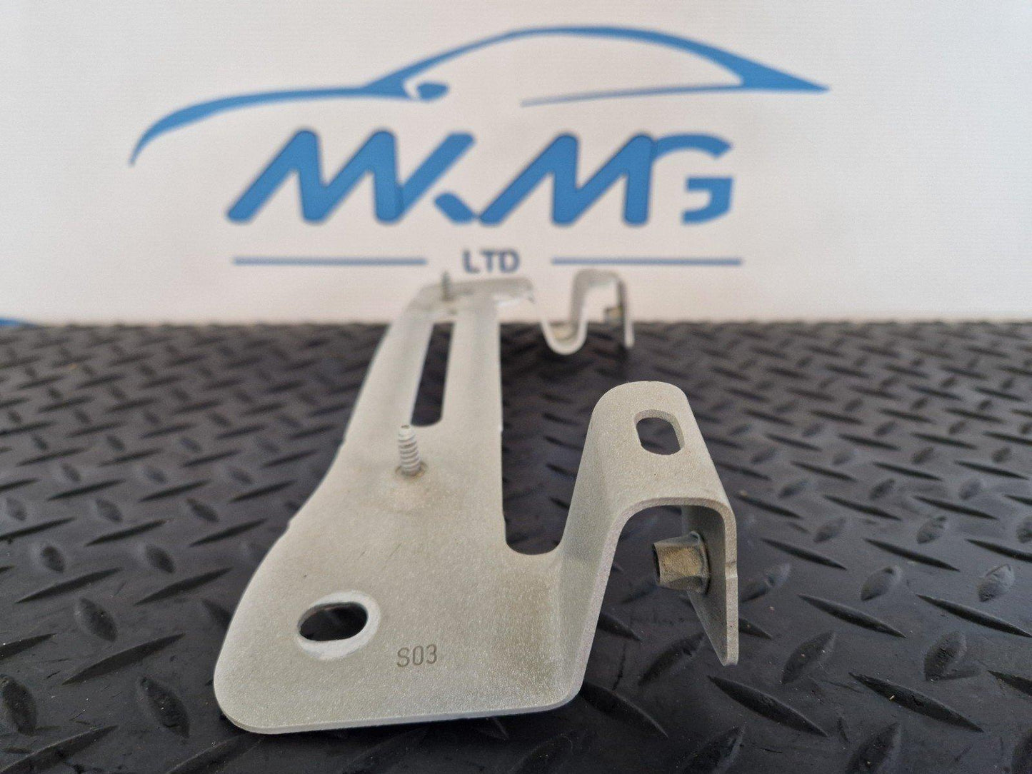 16-20 AUDI Q7 4M GENUINE FRONT RIGHT O/S WING FENDER BRACKET 4M0821432
