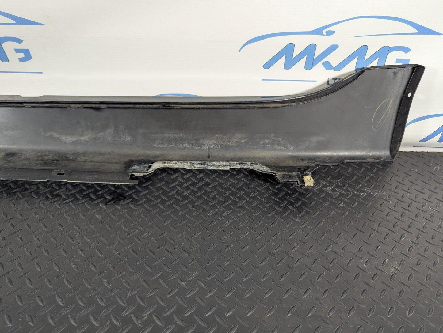 14-21 BMW 2 SERIES 218d GRAN TOURER F46 RIGHT O/S SKIRT PANEL IN BLACK 668