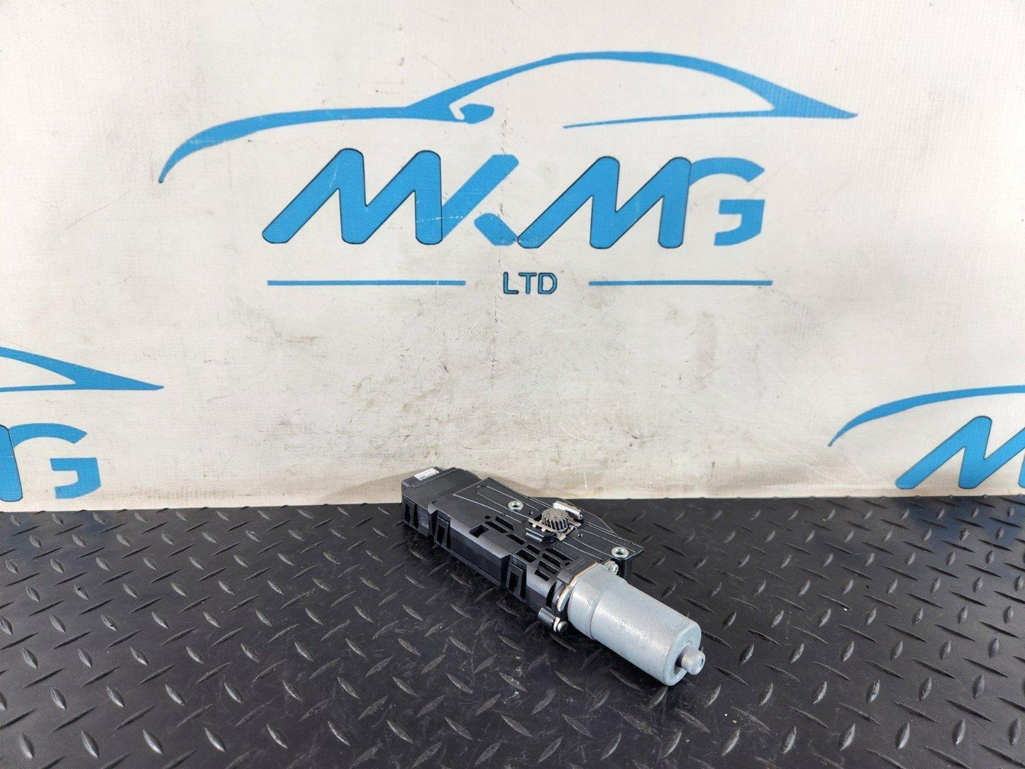 19-ON MERCEDES BENZ B CLASS W247 GENUINE SUNROOF MOTOR A2479062303 A2479011902