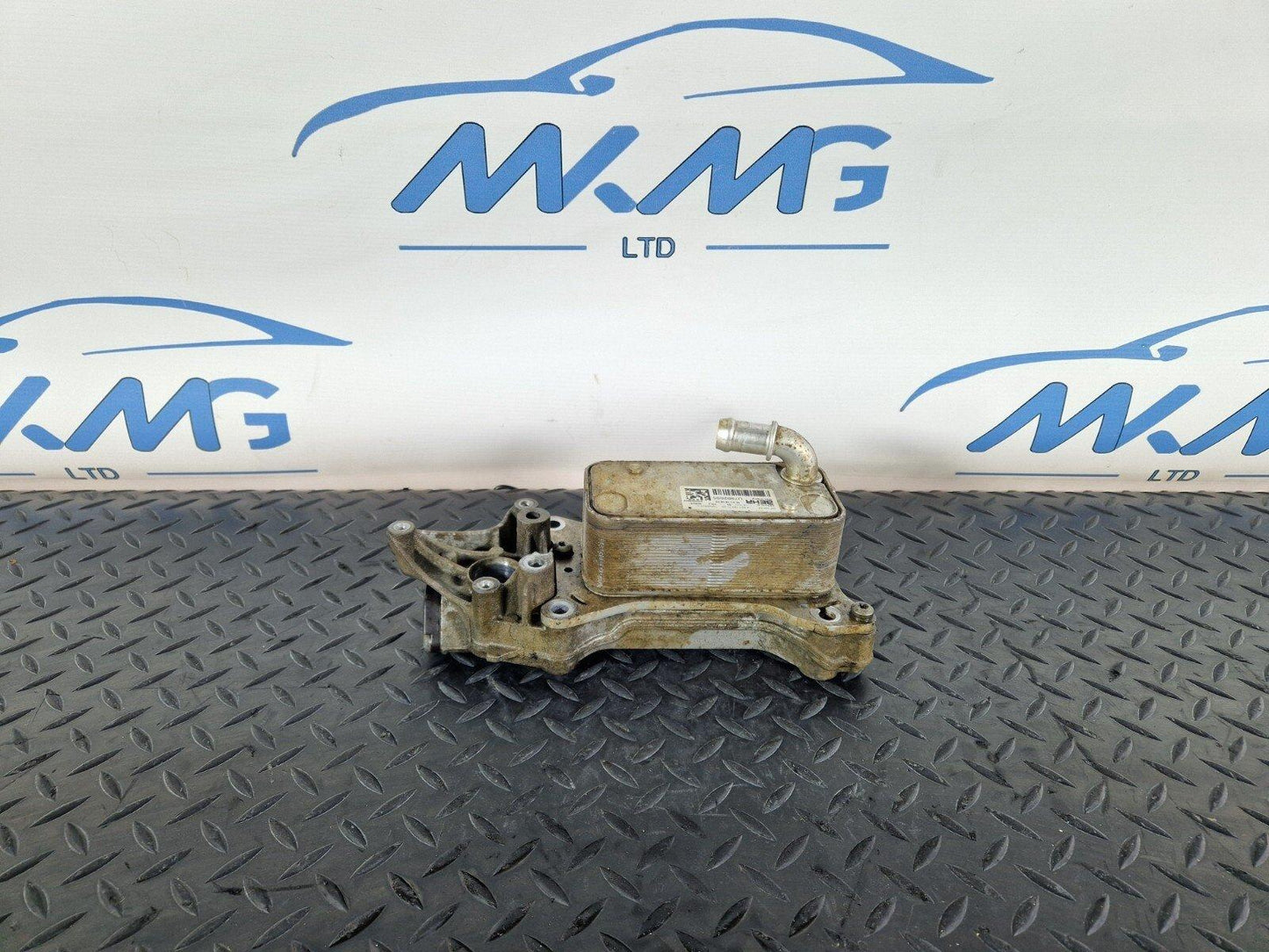18-ON MERCEDES BENZ SPRINTER W907 GENUINE ENGINE OIL COOLER RADIATOR A6511801165