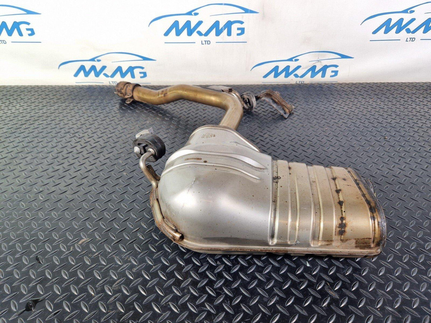 16-19 AUDI A4 B9 S-LINE GENUINE EXHAUST BACKBOX SILENCER 8W0253411D 8W0119C