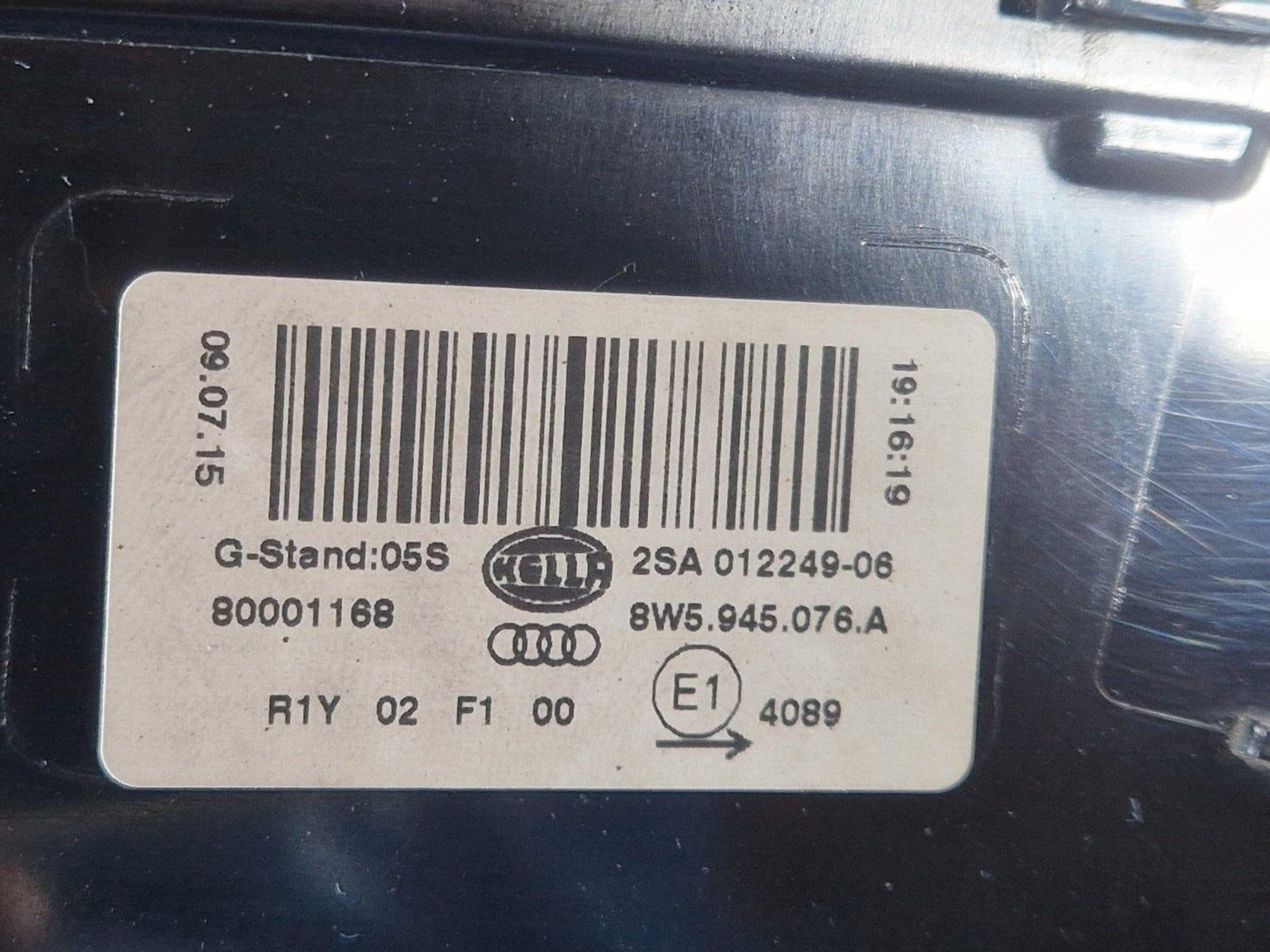 16-19 AUDI A4 B9 SALOON REAR RIGHT O/S/R INNER TAILGATE LIGHT 8W5945076A