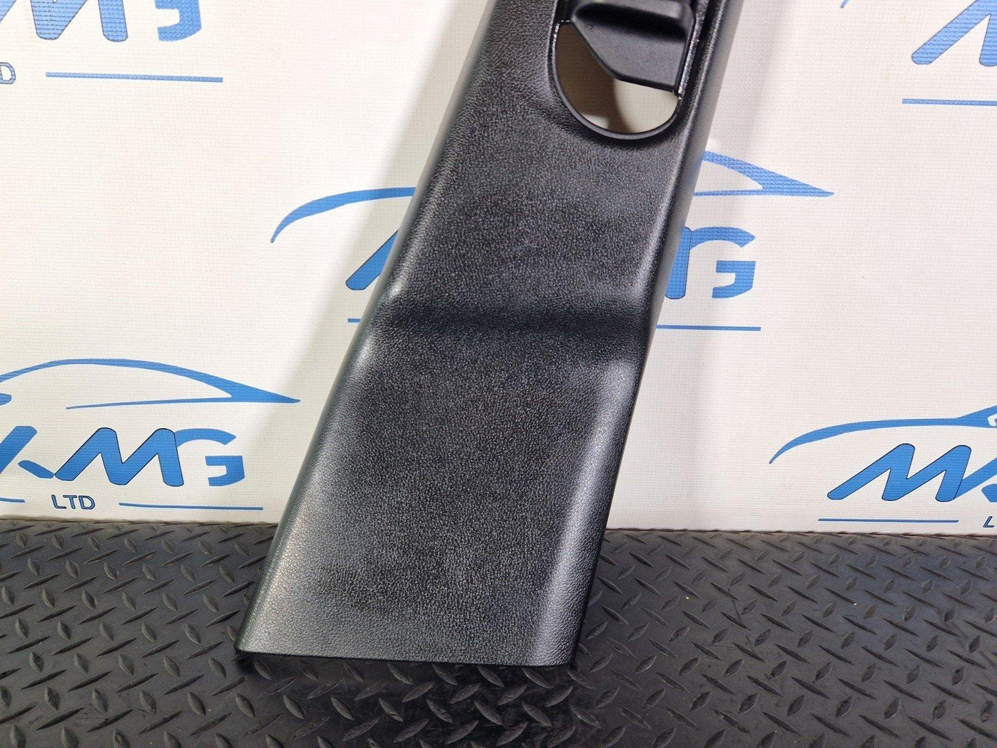 12-18 MERCEDES BENZ W176 OEM B PILLAR TRIM A1766902000 A2466900430
