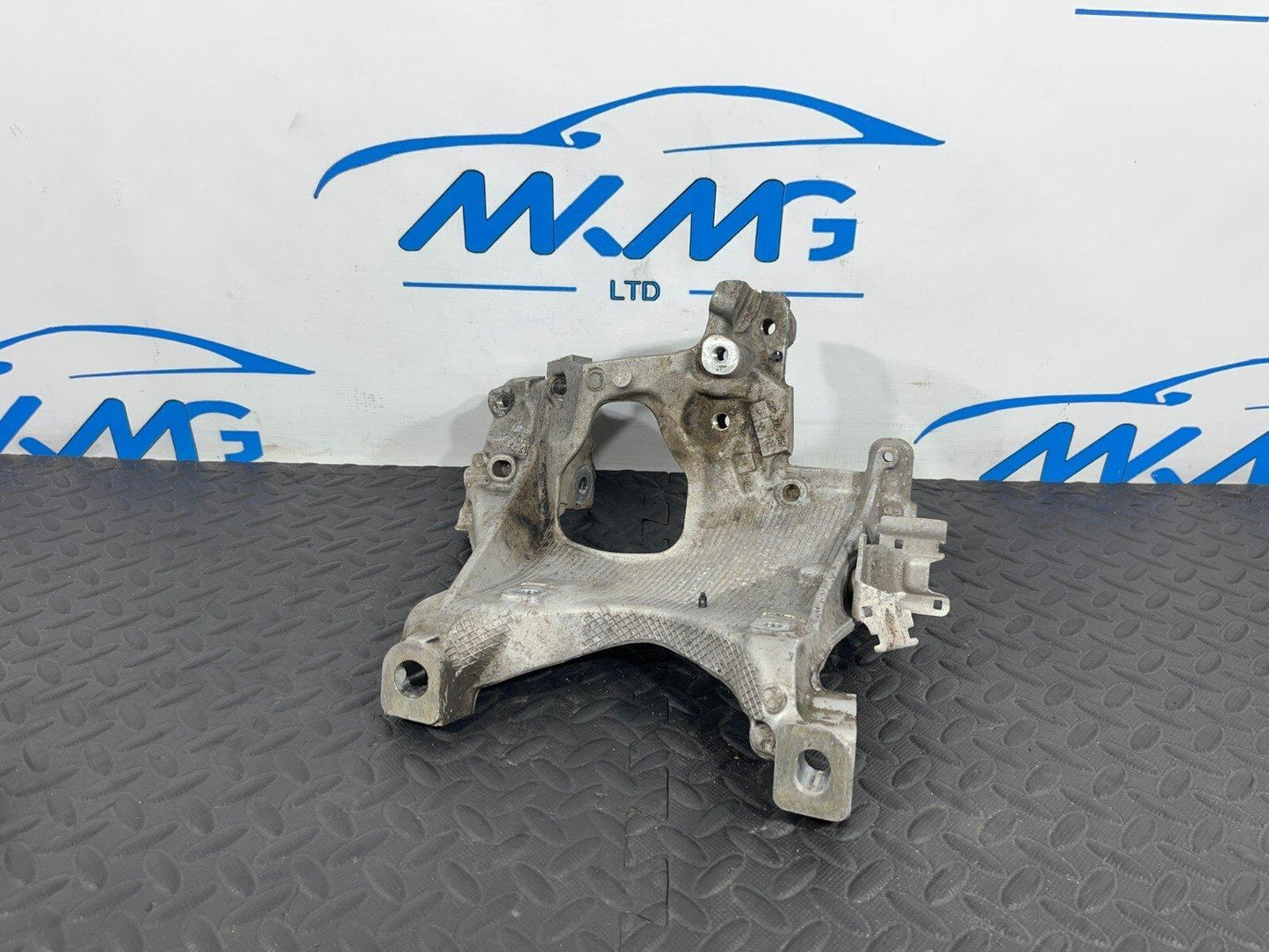 16-19 AUDI A4 B9 1.4 TFSI CVNA RIGHT SIDE PETROL ENGINE MOUNT BRACKET 8W0399296E