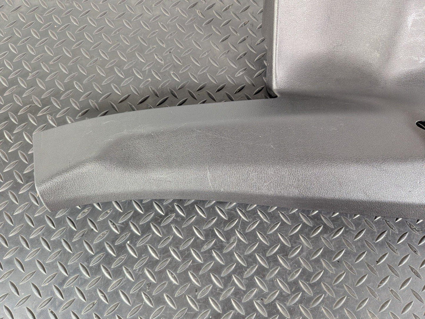 10-15 AUDI Q7 4L GENUINE OSR DRIVERS SIDE REAR C PILLAR COVER 4L0867768A