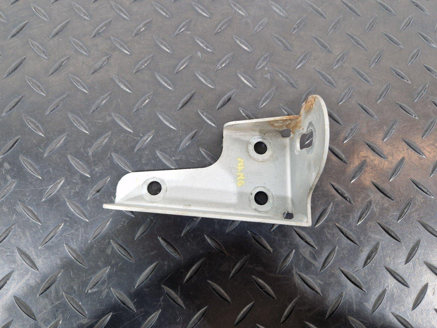14-21 MERCEDES BENZ C200 W205 OEM MUFFLER MOUNT BRACKET HOLDER A2054921200