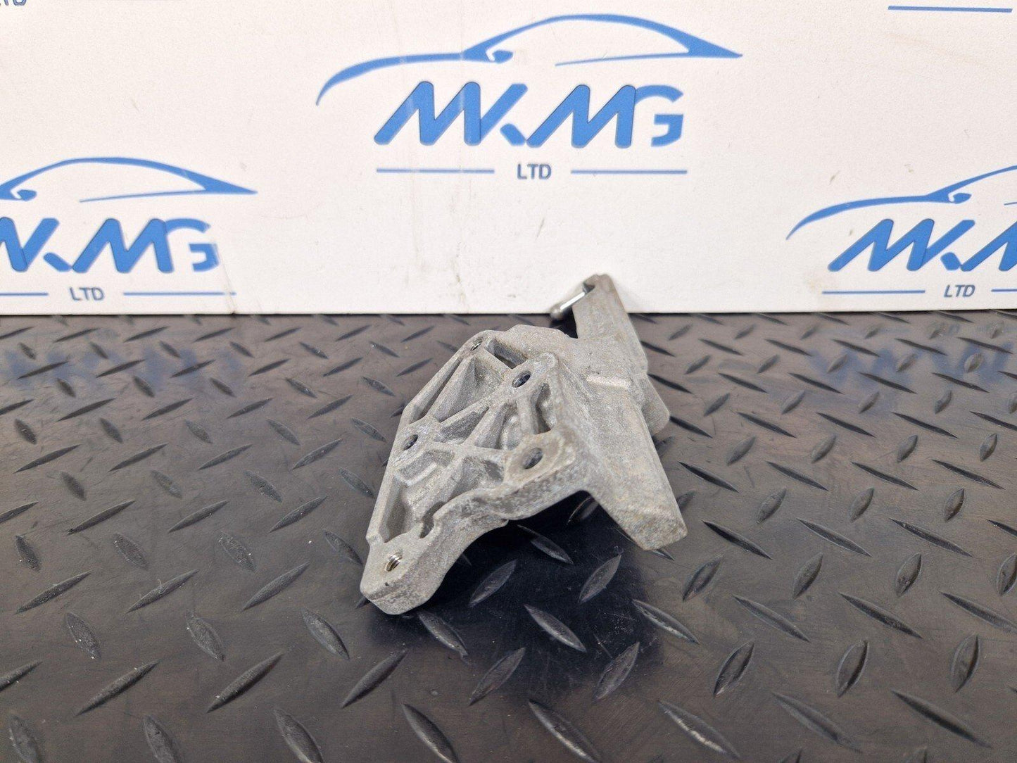 14-21 MERCEDES BENZ C220D W205 OEM AIR FILTER HOUSING MOUNT BRACKET A6510940727