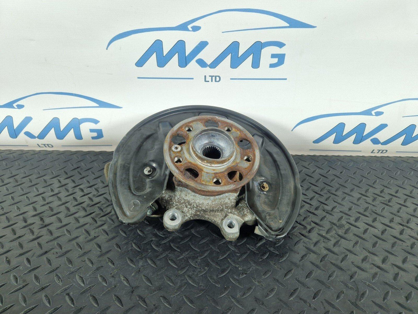14-21 MERCEDES BENZ C200 W205 REAR LEFT N/S WHEEL HUB CARRIER A2053500141