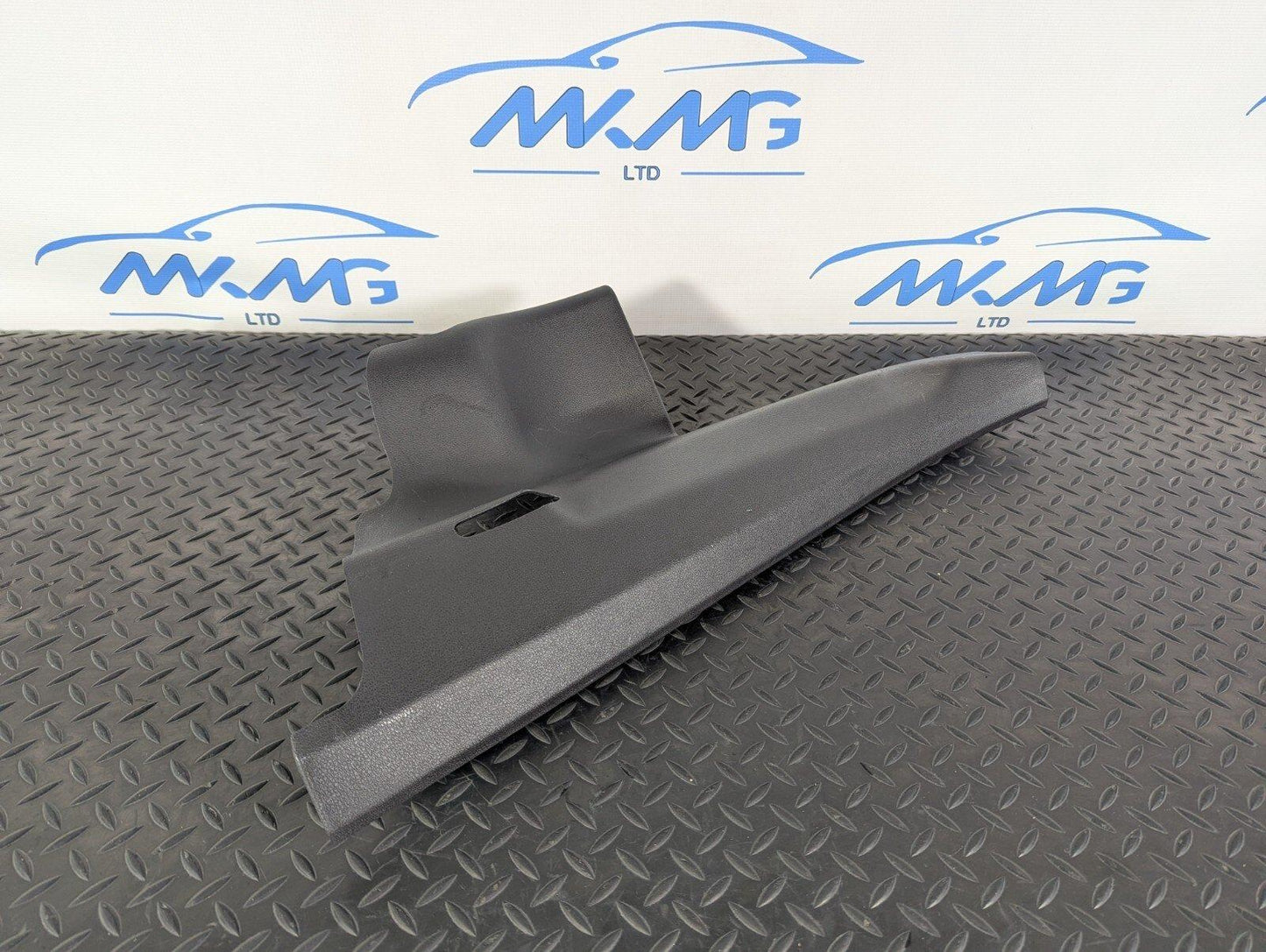 10-15 AUDI Q7 4L OEM NSR PASSENGER SIDE REAR LOWER C PILLAR TRIM 4L0867767