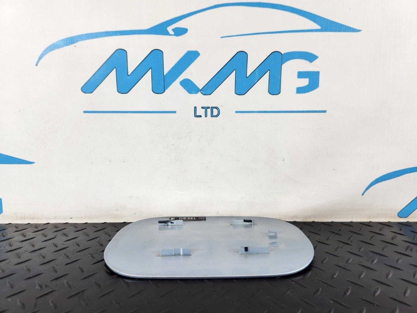 11-19 MERCEDES BENZ ML W166 FUEL TANK FILLER FLAP CAP COVER SILVER A1667570006