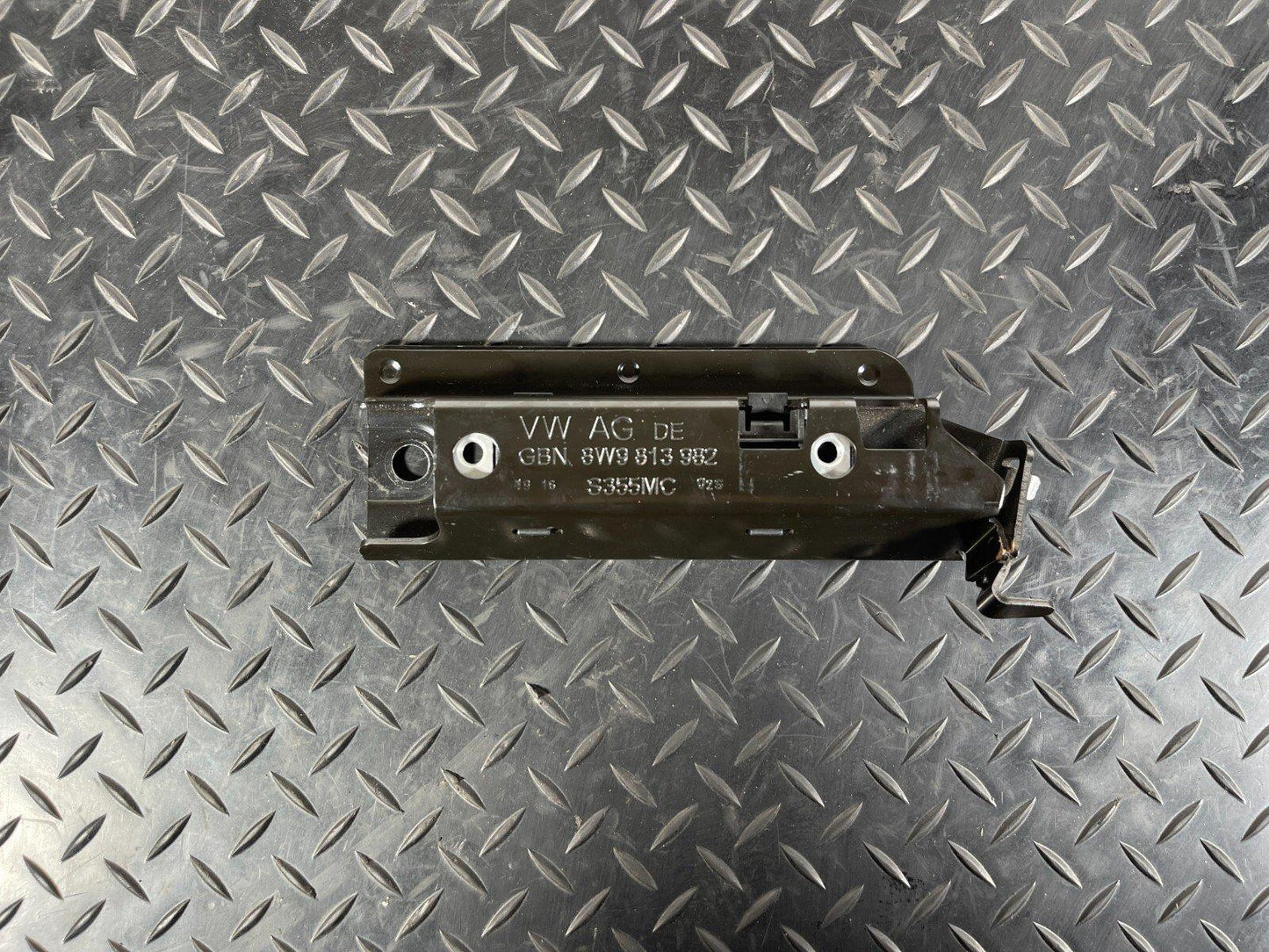 16-19 AUDI A4 B9 GENUINE MOUNTING FOR TIE-DOWN EYE 8W9813982