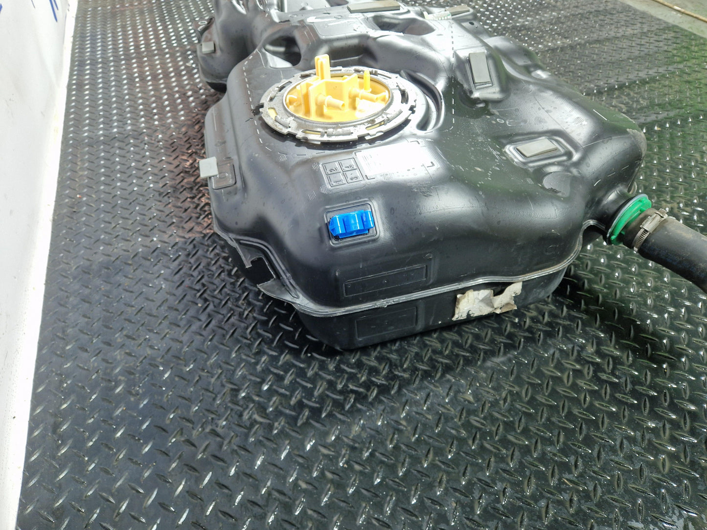 Mercedes-Benz B-Class W247 Genuine Diesel Fuel Tank With Pump A2474701500