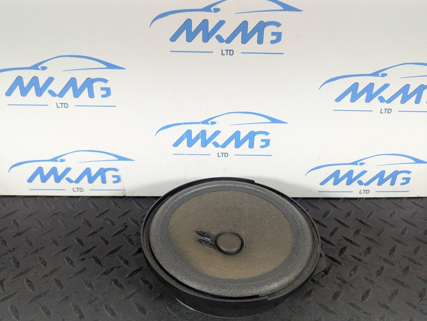 13-19 MERCEDES BENZ CLA C117 GENUINE FRONT LEFT DOOR SPEAKER A01903104