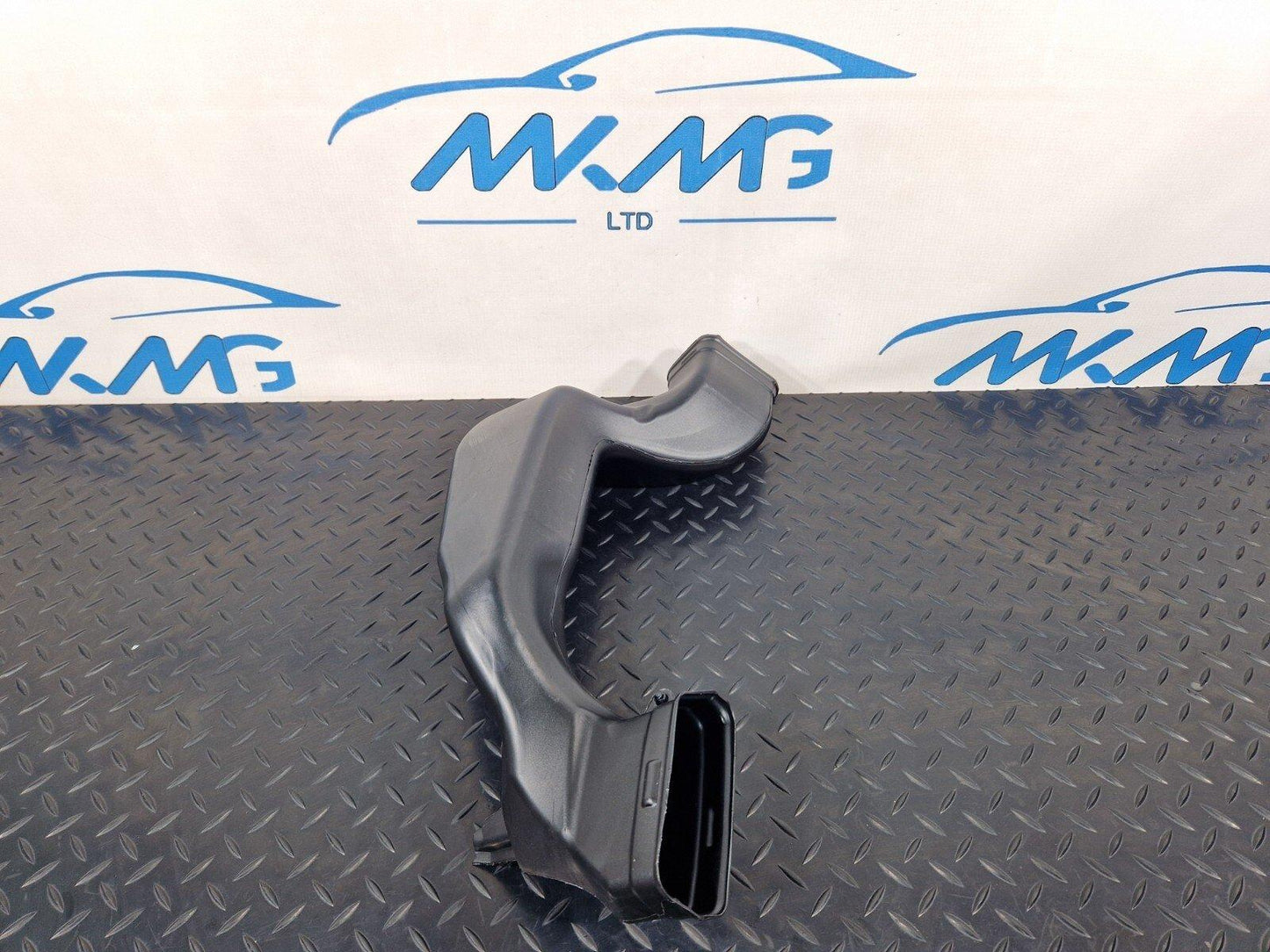 16-23 AUDI A5 F5 SPORTBACK S-LINE AIR GUIDE 8W2819655