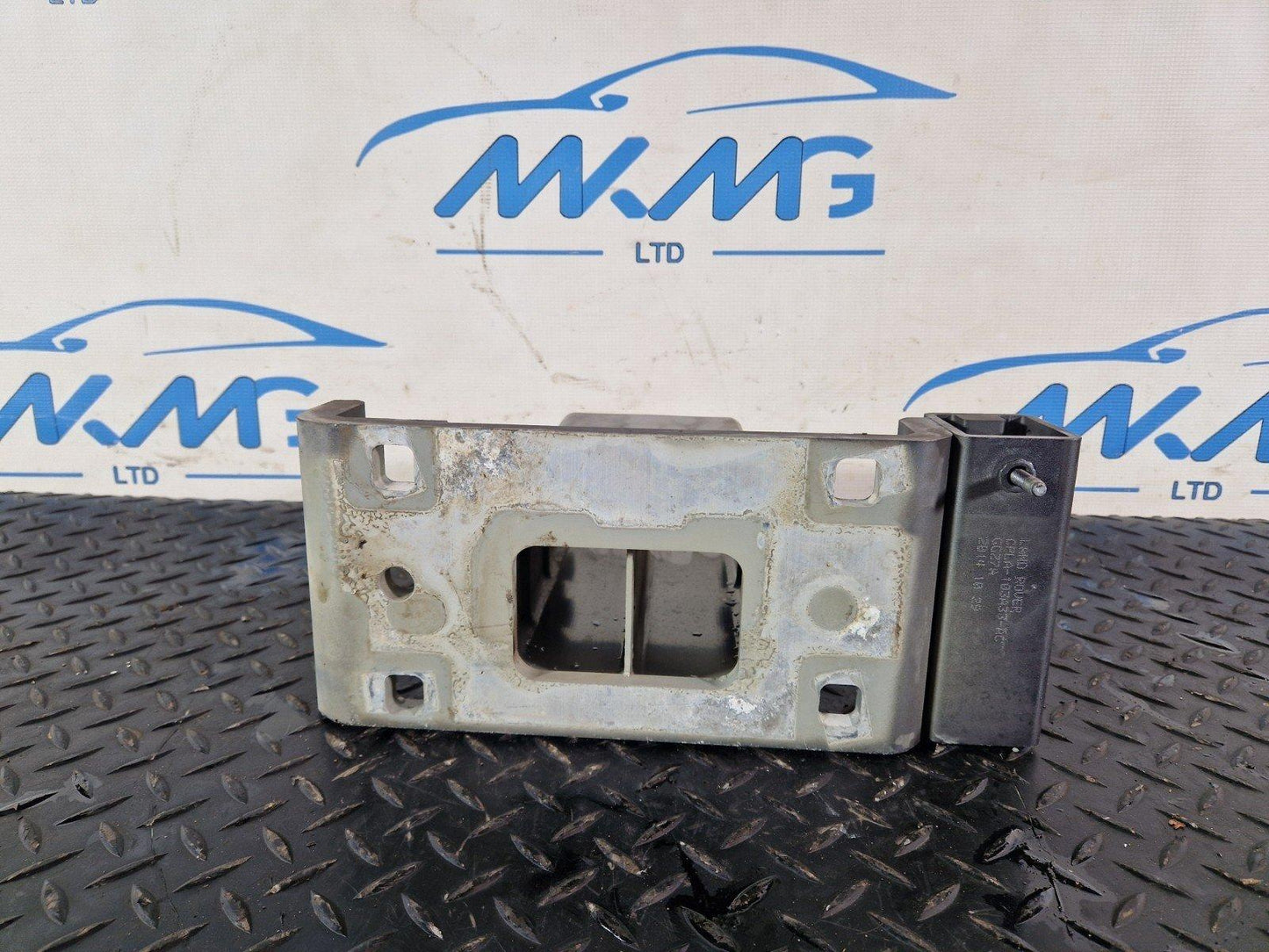 13-23 RANGE ROVER SPORT L494 GENUINE FRONT LEFT BUMPER BRACKET CPLA-103A33-AC
