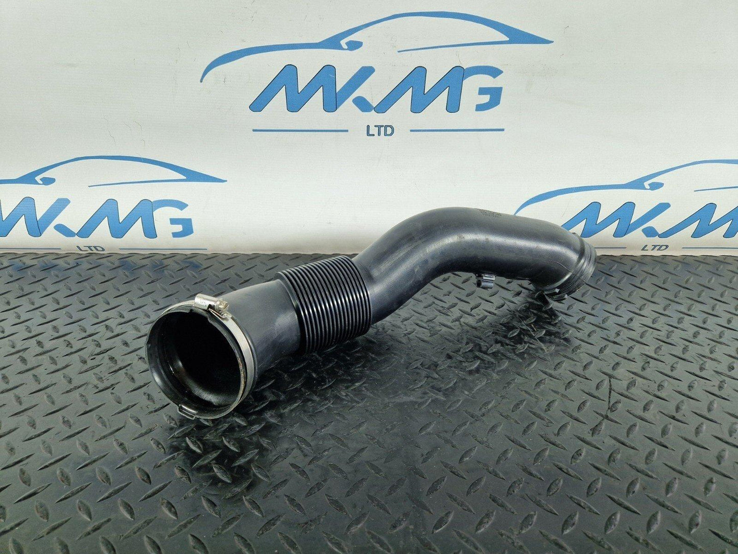 10-17 AUDI A8 4H AIR INTAKE PIPE HOSE DUCT 4H0129615D