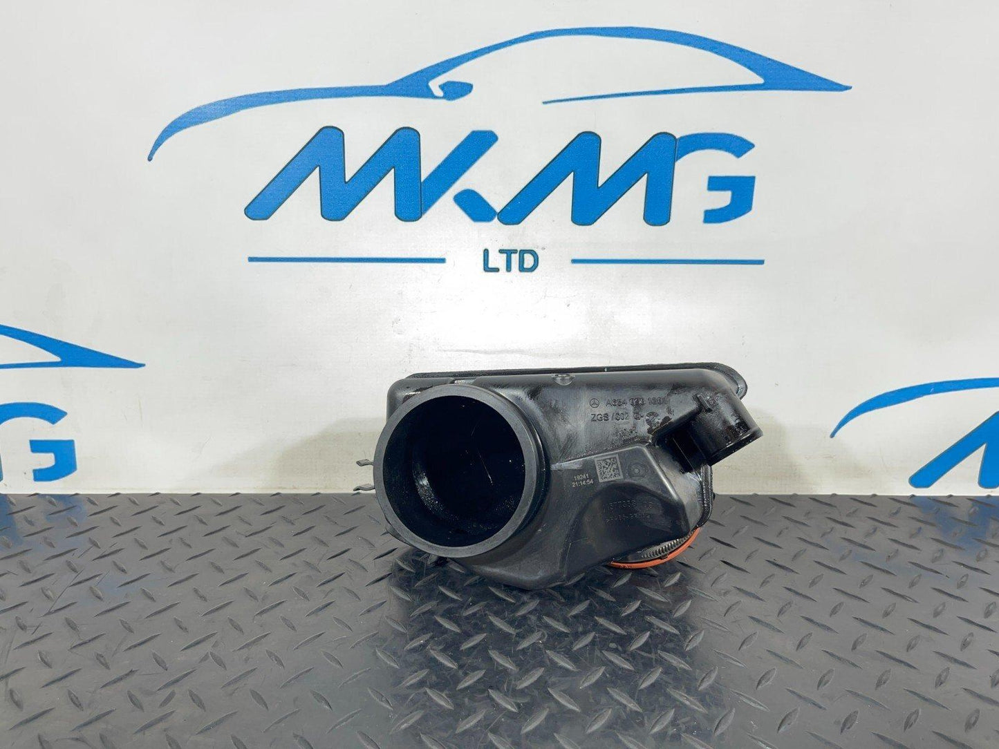 18-ON MERCEDES BENZ A CLASS W177 DIESEL REBREATHER AIR INTAKE DUCT A6540901301