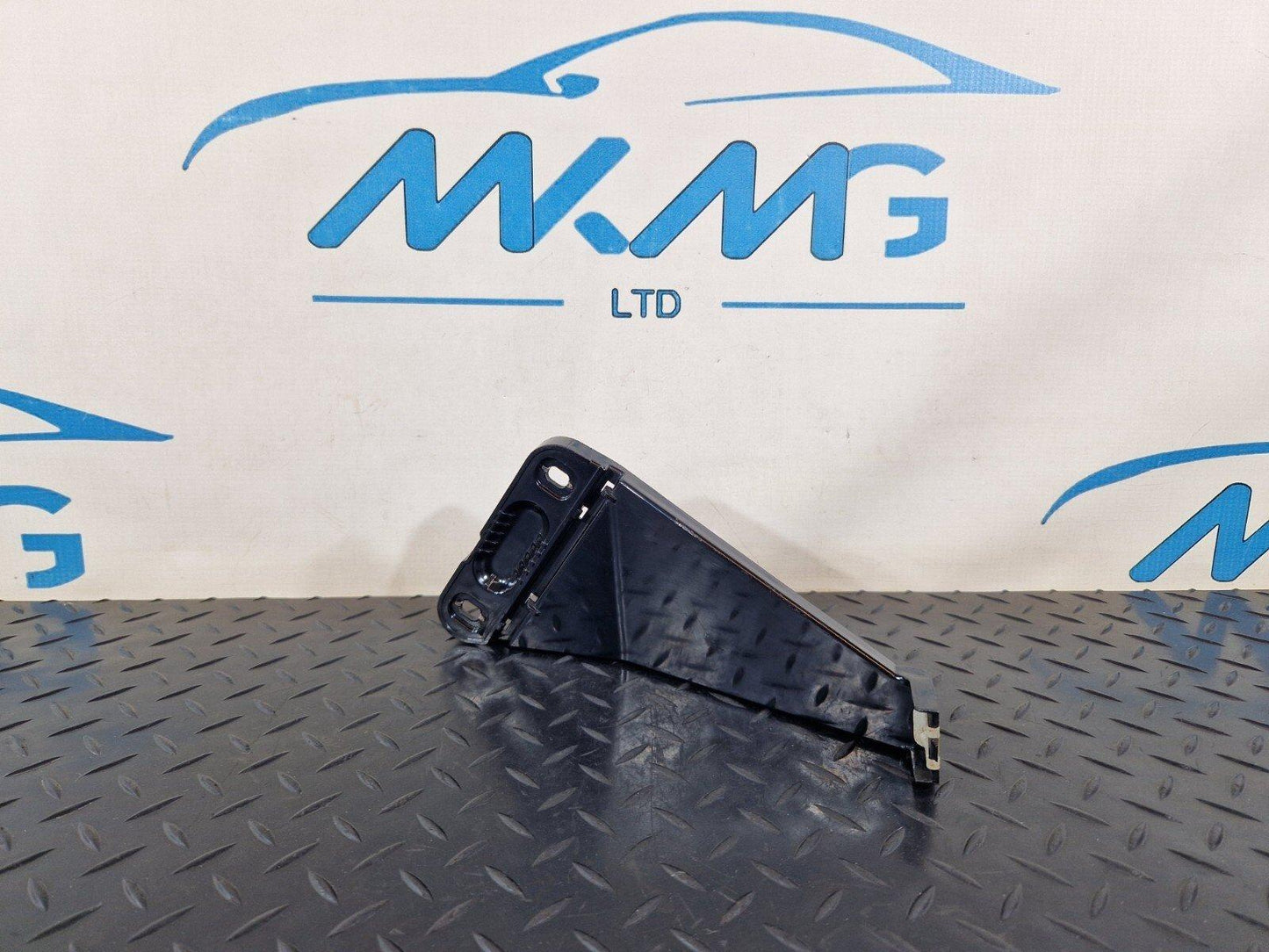 14-19 MERCEDES BENZ GLA X156 OEM REAR RIGHT BUMPER BRACKET HOLDER A1568850814
