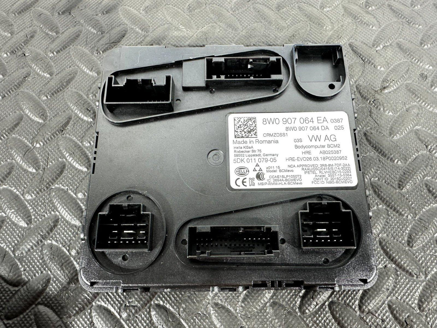 16-19 AUDI A4 B9 GENUINE BODY COMFORT/CONVENIENCE  CONTROL UNIT 8W0907064