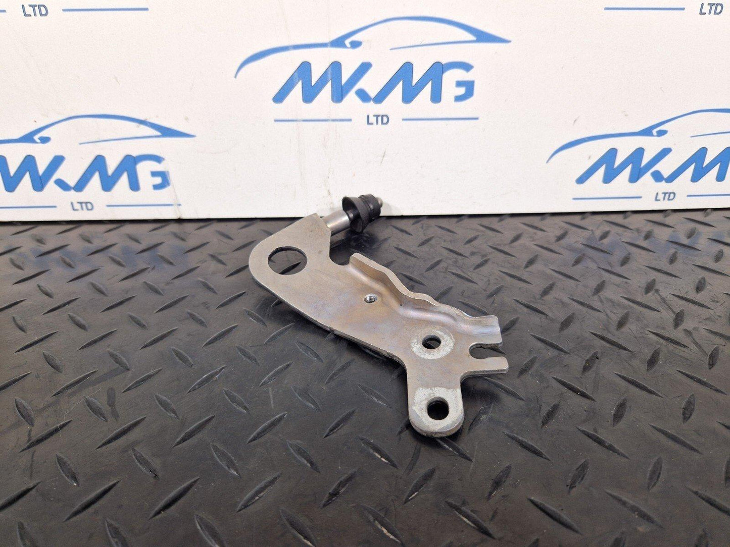 14-21 MERCEDES-BENZ C250 W205 OEM ENGINE LEFT REAR LIFTING LUG CLIP MOUNT HOLDER