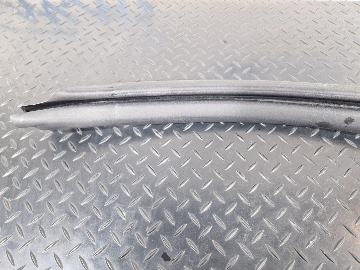 16-24 AUDI A5 F5 FRONT RIGHT INNER UPPER DOOR SEAL RUBBER 8W7831722B