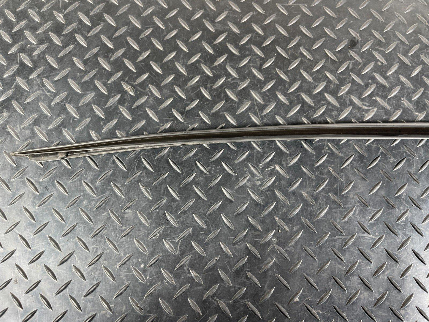 16-23 AUDI A5 SPORTBACK FRONT WINDSHIELD LEFT WATER DEFLECTOR STRIP 8W6854327B