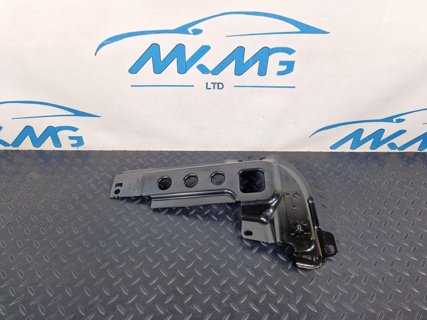 14-21 MERCEDES BENZ C200d W205 BOOT TRUNK FLOOR LEFT SUPPORT BRACKET A2056100102