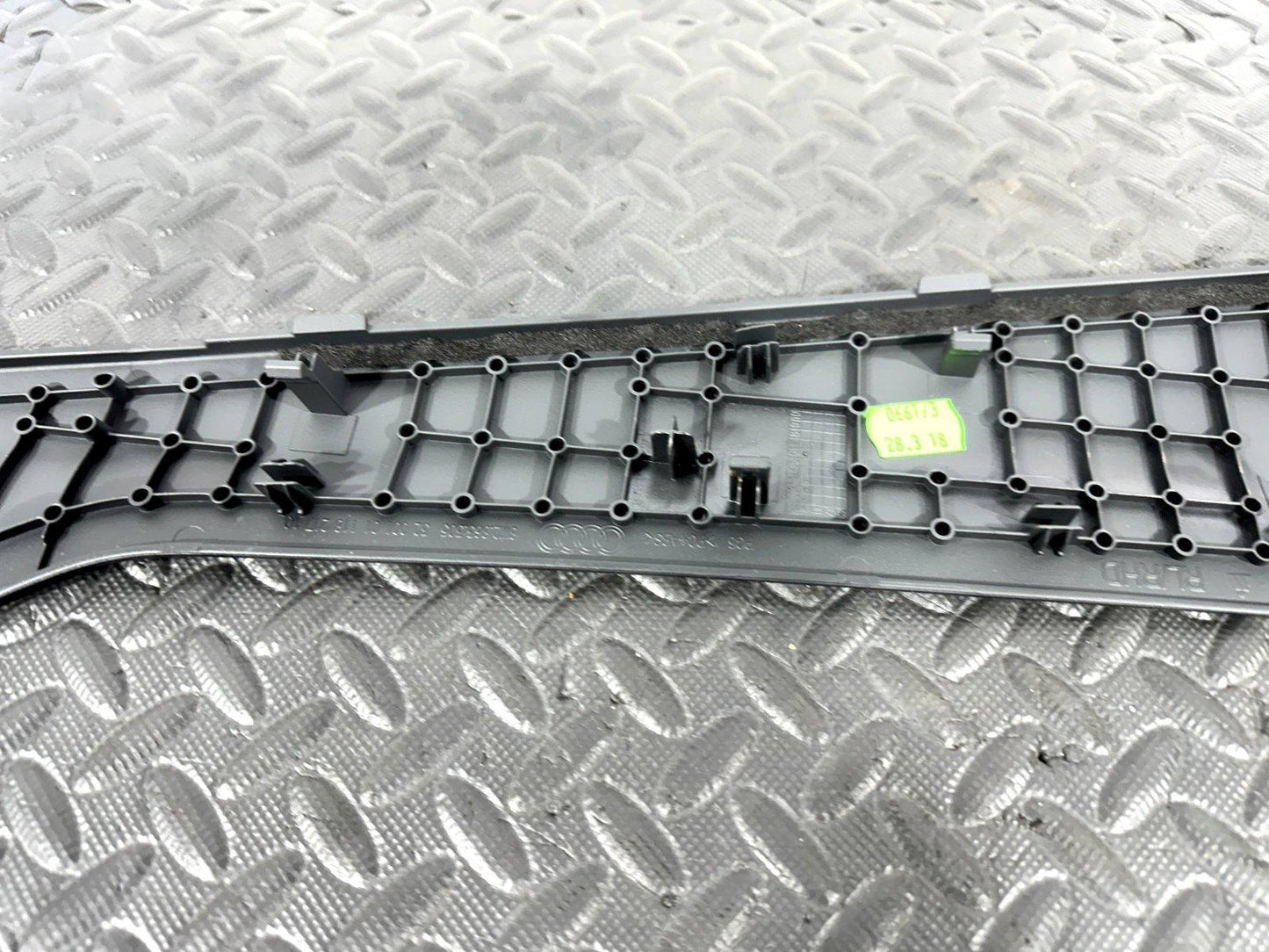 16-19 AUDI A4 B9 AVANT GENUINE LEFT PASSENGER SIDE CENTRE CONSOLE TRIM 8W2863305